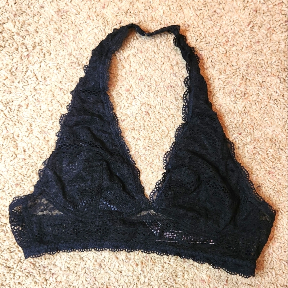 Victoria's Secret Black Halter Style Wireless Bralette, Size M‎